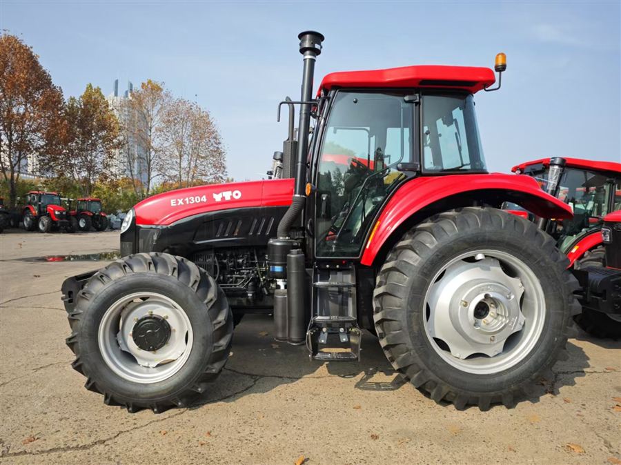 Tracteur YTO EX1304 — 130 CV
